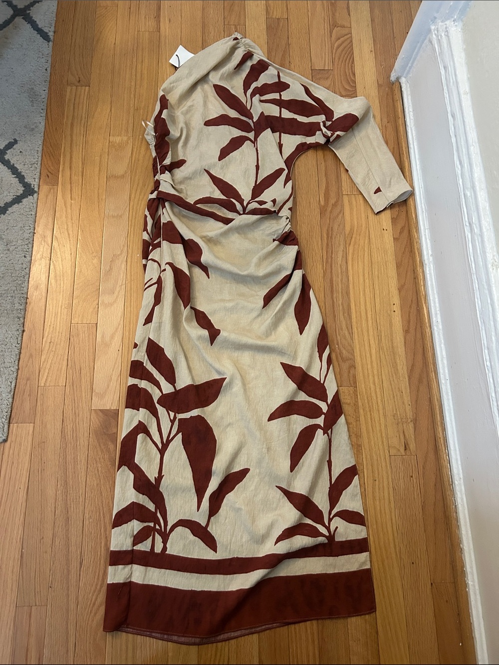 Mango one-shoulder beige ruched dress bontanical print beige rust sz medium